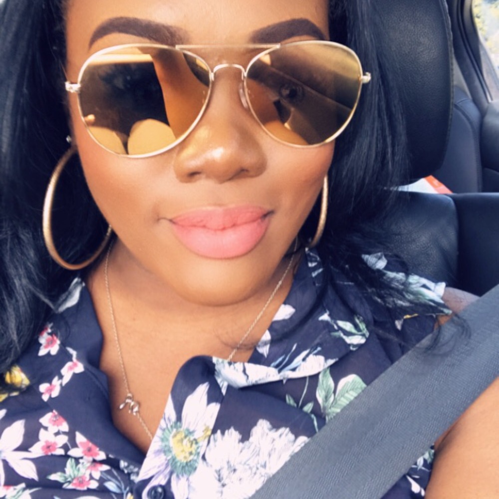 Meet your Posher, Danielle